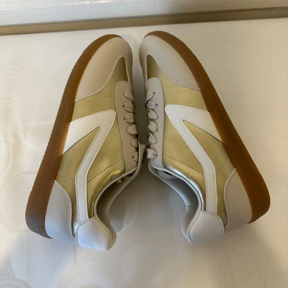 Dolce Vita Women’s Gold and White Sneakers size 7 1/5 new
